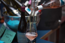 freitags.WEIN | Juliane Kremtz - Weinkönigin 2010/2011 mit dem Kerner Bulli Sachsen